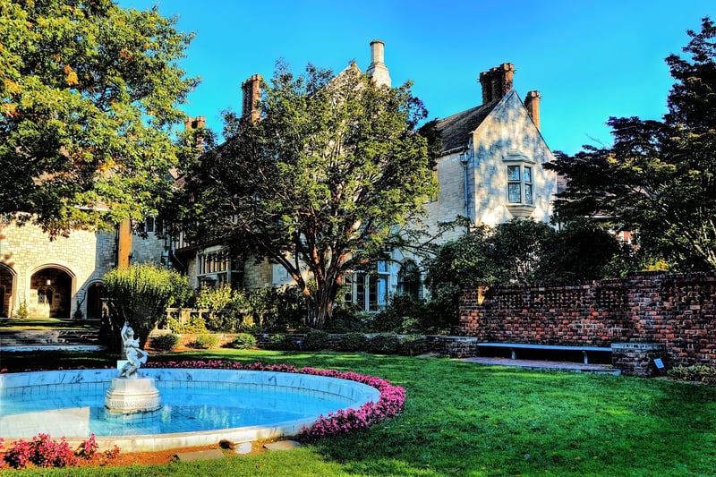 Vintage Mansions